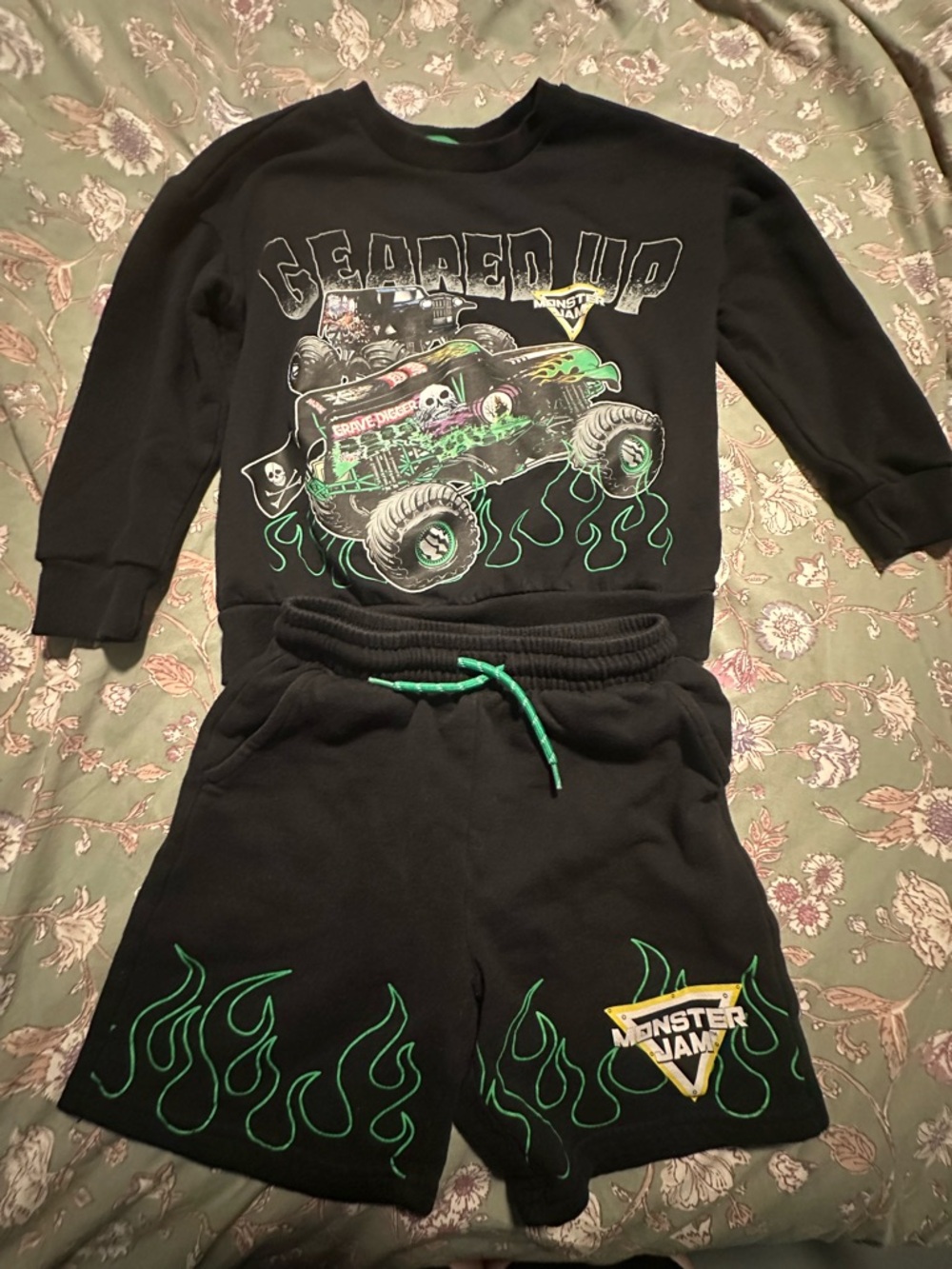 Monster Jam Grave Digger Fleece Outfit Boys Medium